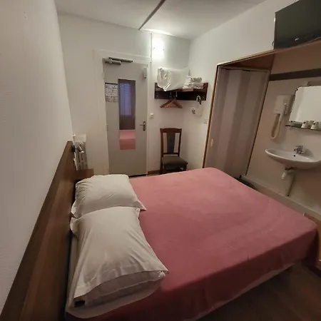 Les Rosiers מלון