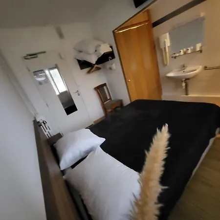 Les Rosiers فندق 3*