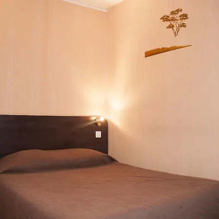 Les Rosiers מלון