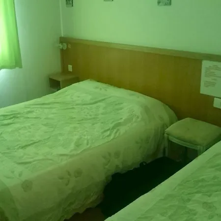 Les Rosiers לה רושל