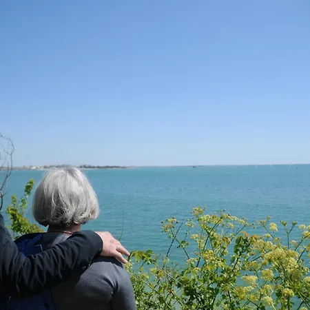 فندق Les Rosiers 3*